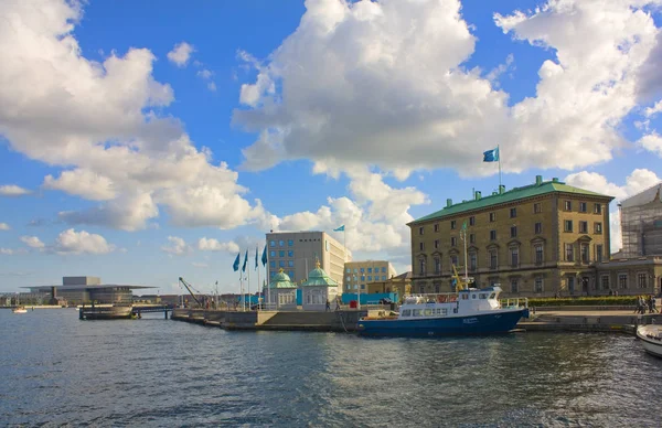 Köpenhamn Danmark Maj 2019 Dahlerups Hamn Myndighetsbyggnad Med Två Kungliga — Stockfoto