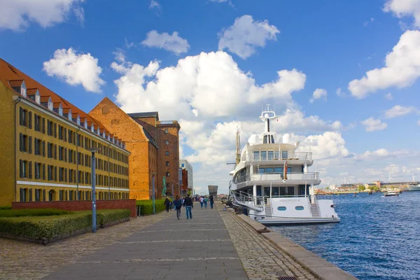 哥本哈根 2019年5月25日 在哥本哈根堤岸建造皇家铸件系列和豪华游艇 — 图库照片