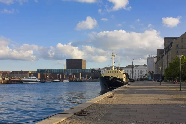 哥本哈根 2019年5月25日 在开放哈根港的平静水域游艇 — 图库照片