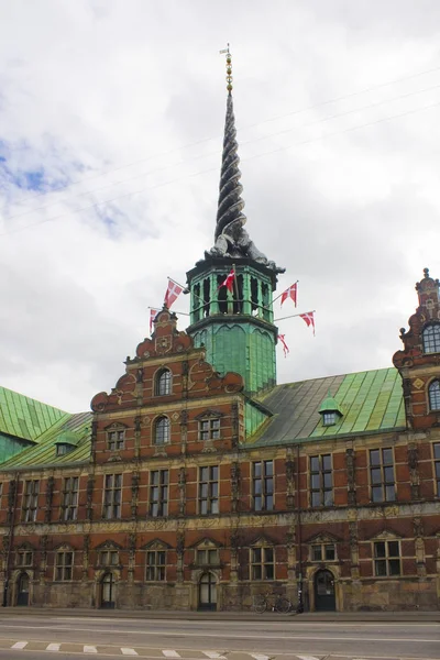 Kopenhag, Danimarka - 25 Mayıs 2019: Borsen - Kopenhag Eski Borsa Binası