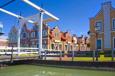 Kiev, Ukrayna - 6 Haziran 2019: Outlet köyü Manufaktura, Kiev'de geleneksel Avrupa tarzında güzel bir outlet köyüne benziyor