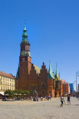 Wroclaw, Polonya - 18 Haziran 2019: Wroclaw'daki Pazar Meydanı'ndaki Eski Belediye Binası