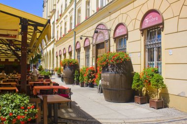 Wroclaw, Polonya - 18 Haziran 2019: Wroclaw Market Meydanı'nda Old Street kafe