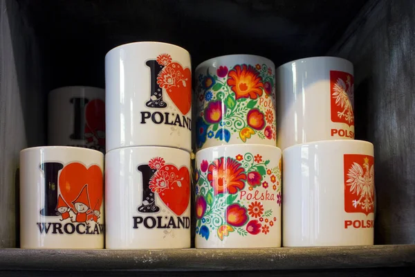 波兰弗罗茨瓦夫 2019年6月18日 陶瓷纪念品杯在弗罗茨瓦夫出售 — 图库照片