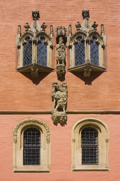 Wroclaw, Polonya - 18 Haziran 2019: Wroclaw 'daki Pazar Meydanı' ndaki Eski Belediye Binası Parçası