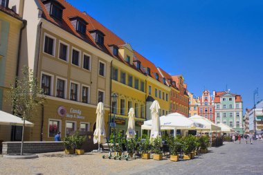 Wroclaw, Polonya - 18 Haziran 2019: Wroclaw Market Meydanı'nda Old Street kafe