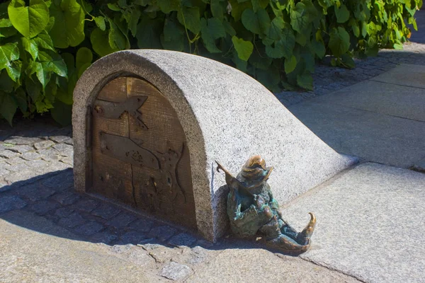 Wroclaw Poland June 2019 Gnome Guards Entrance Small Building Wroclaw — 스톡 사진