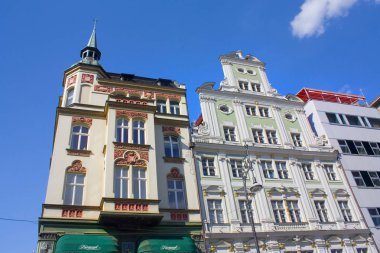 Wroclaw, Polonya - 18 Haziran 2019: Wroclaw'ın Eski Kent'inde eski evlerin cepheleri