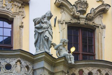Wroclaw, Polonya - 18 Haziran 2019: Wroclaw'daki Üniversite Müzesi Heykelleri