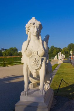 Viyana, Avusturya - 30 Haziran 2019: Viyana Belvedere Parkı'nda Sfenks heykeli
