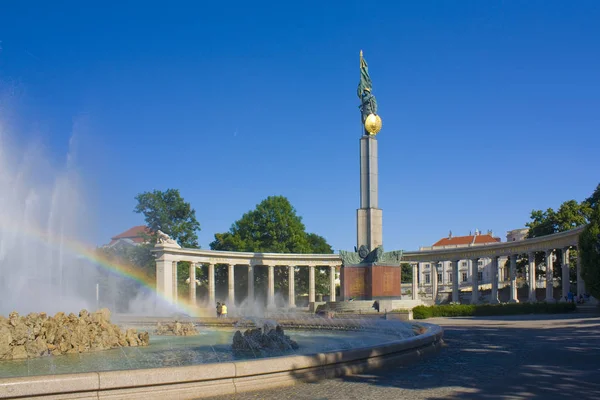 Vienna Austria Giugno 2019 Monumento Soldati Sovietici Piazza Schwarzenbergplatz Vienna — Foto Stock