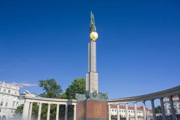 Vienna Áustria Junho 2019 Monumento Aos Soldados Soviéticos Praça Schwarzenbergplatz — Fotografia de Stock