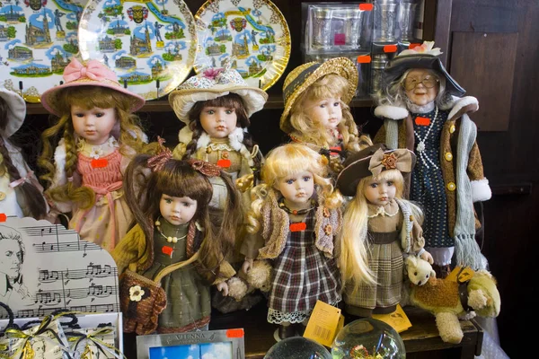 奥地利维也纳 2019年6月30日 在维也纳出售传统纪念玩偶 — 图库照片
