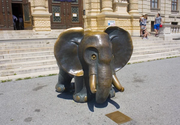 Wien Österreich Juni 2019 Bronzelefant Vor Dem Bau Des Naturkundemuseums — Stockfoto