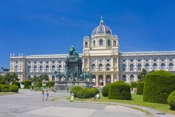 奥地利维也纳 2019年6月30日 玛丽亚 里西亚纪念碑和维也纳自然历史博物馆 — 图库照片