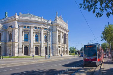 Viyana, Avusturya - 30 Haziran 2019: Viyana'da Ünlü Burgtheater (Imperial Court Theatre)