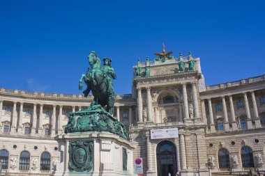 Viyana, Avusturya - Jule 30, 2019: Viyana'daki Heldenplatz'da Anton Dominick Ritter von Fernkorn 'un (1865) Savoy Prensi Eugene'in binicilik heykeli