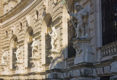 Viyana, Avusturya - Jule 30, 2019: Viyana'daki Hofburg İmparatorluk Sarayı veya Noye-Burg (şimdiki Etnoloji Müzesi)