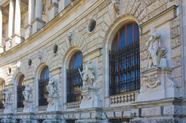 Viyana, Avusturya - Jule 30, 2019: Viyana'daki Hofburg İmparatorluk Sarayı veya Noye-Burg (şimdiki Etnoloji Müzesi)