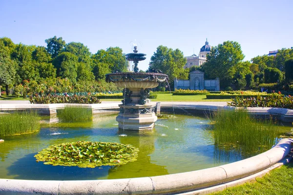 Viena Austria Junio 2019 Hermosa Fuente Volksgarten Jardín Del Pueblo — Foto de Stock