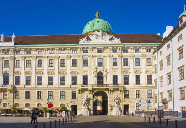 Viyana, Avusturya - 30 Haziran 2019: Hofburg - Viyana'da müzeleri olan barok saray kompleksi