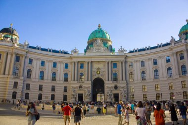 Viyana, Avusturya - 30 Haziran 2019: Hofburg - Viyana'da müzeleri olan barok saray kompleksi
