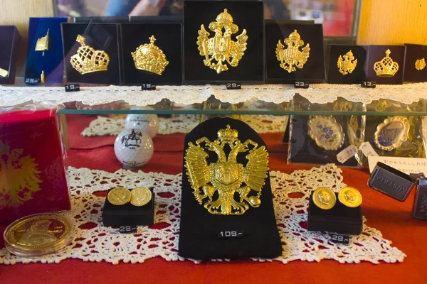 Vienna Austria June 2019 Gold Souvenir Brosches Shape Crown Double — Stock Photo, Image