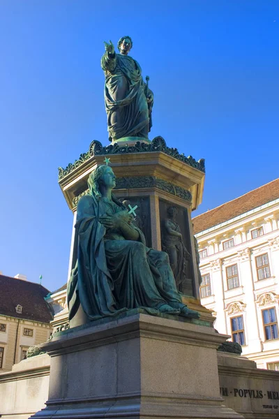 奥地利维也纳 2019年6月30日 维也纳霍夫堡宫庭院中凯撒 弗朗茨 约瑟夫一世纪念碑 — 图库照片