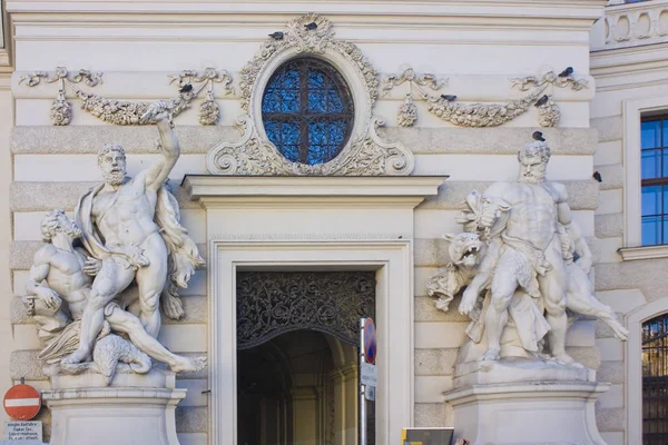 Viena Austria Junio 2019 Estatua Hércules Complejo Palaciego Barroco Hofburg —  Fotos de Stock