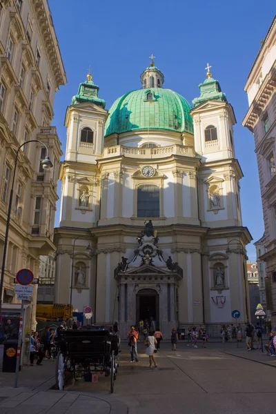 Viyana, Avusturya - 30 Haziran 2019: Viyana'daki Aziz Peter Kilisesi (Peterskirche)