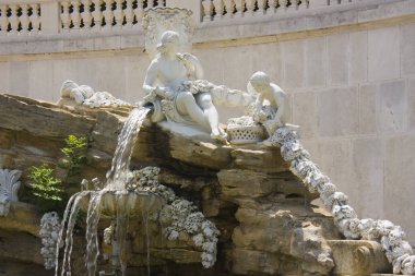 Viyana'daki Schoenbrunn Park'taki Dikilitaş Çeşmesi'nin parçası, Avusturya