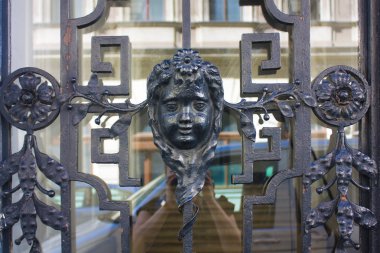 Viyana'da eski binanın sahte ızgara