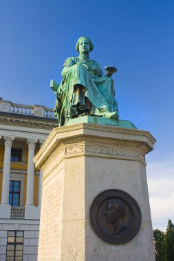 Poznan, Polonya 'da Rachinsky Kütüphanesi yakınında hijyen heykeli