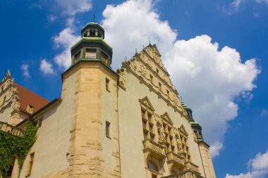 Adam Mickiewicz Üniversitesi ve Poznan Adam Mickiewicz Anıtı Binası Neo-Rönesans cephe