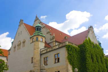 Adam Mickiewicz Üniversitesi ve Poznan Adam Mickiewicz Anıtı Binası Neo-Rönesans cephe