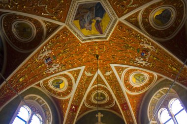 Poznan, Polonya-20 Haziran 2019: Poznan Tumski adasında St Peter ve Paul Başpiskopos Bazilikası Iç