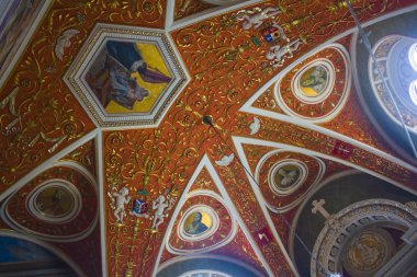 Poznan, Polonya-20 Haziran 2019: Poznan Tumski adasında St Peter ve Paul Başpiskopos Bazilikası Iç