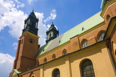 Poznan, Polonya 'daki Tumski adasında St. Peter ve Paul Başpiskopos Bazilikası