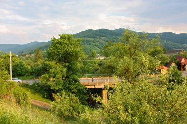 Yaremche, Ukrayna 'da günbatımı manzara