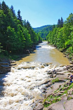 Dağ nehir Prut Yaremche, Ukrayna