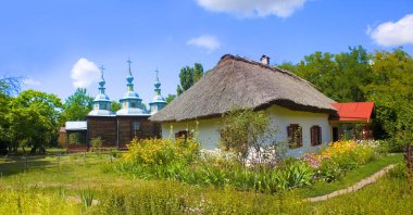 Pereyaslav-Khmelnitsky, Ukrayna'da Açık hava Halk Mimarisi ve Orta Dinyeper Yaşam Müzesi eski bina ve ahşap kilise