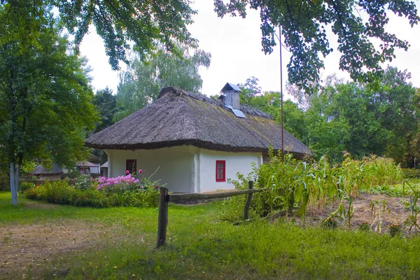 Rekonstruksi Bangunan Bersejarah Museum Arsitektur Rakyat Dan Kehidupan Dnieper Tengah — Stok Foto