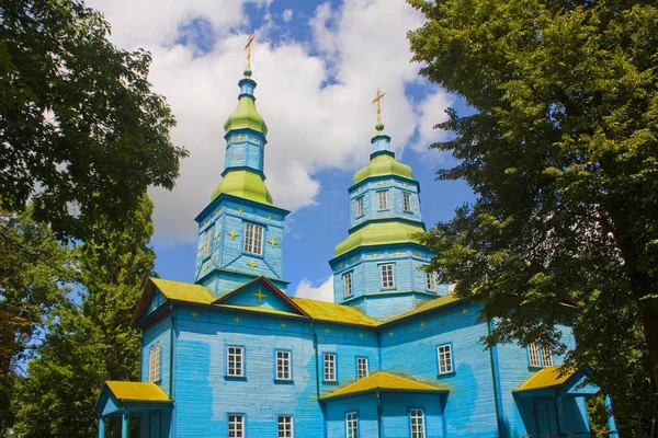 ペレヤスラフ クメルニツキーの民俗建築と中世のドニエパーの生活の野外博物館で聖ジョージの古い木製教会 ウクライナ — ストック写真