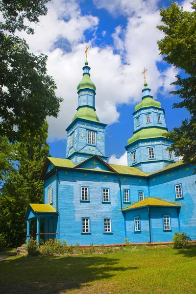 ペレヤスラフ クメルニツキーの民俗建築と中世のドニエパーの生活の野外博物館で聖ジョージの古い木製教会 ウクライナ — ストック写真