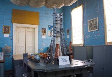 Pereyaslav-Khmelnitsky, Ukrayna - 25 Temmuz 2019: Ukrayna 'nın Pereyaslav-Khmelnitsky kentindeki Osmos Müzesi' ndeki Baikonur Cosmodrome 'un fırlatma alanının modeli
