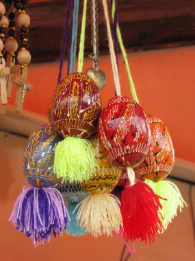 El yapımı ahşap paskalya yumurtaları (pysanka) satılık