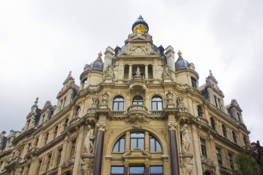 Ünlü Meir caddesi, Antwerp ana alışveriş caddesi üzerinde güzel bina