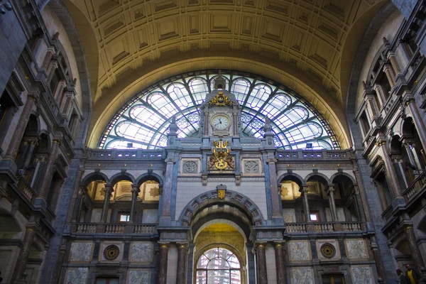 Antverpy Belgie Květen 2019 Interiér Starými Hodinami Hlavní Železniční Stanici — Stock fotografie