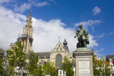Anvers Our Lady Katedrali önünde Groenplaats Peter Paul Rubens anıtı