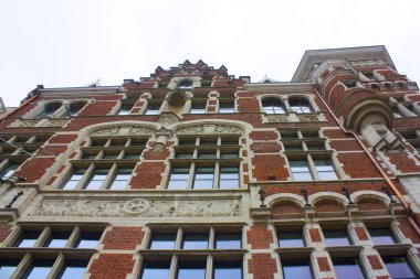 Anvers, Belçika - 2 Mayıs 2019: Vleeshuis yakınlarındaki tarihi binalar (Kasap Salonu veya Et Salonu) - Antwerp'in merkezindeki eski guildhall